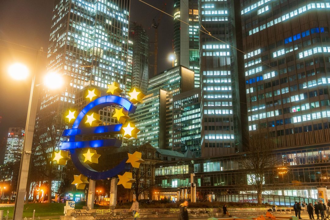 European Stocks Rally as Oil Drops on Iran Deal Hopes
