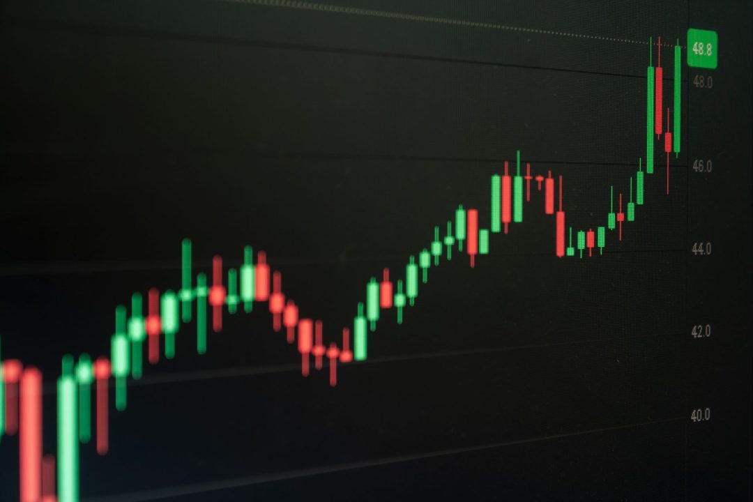 Retail Investors Chase SpaceX Slices as Forex Sentiment Shifts