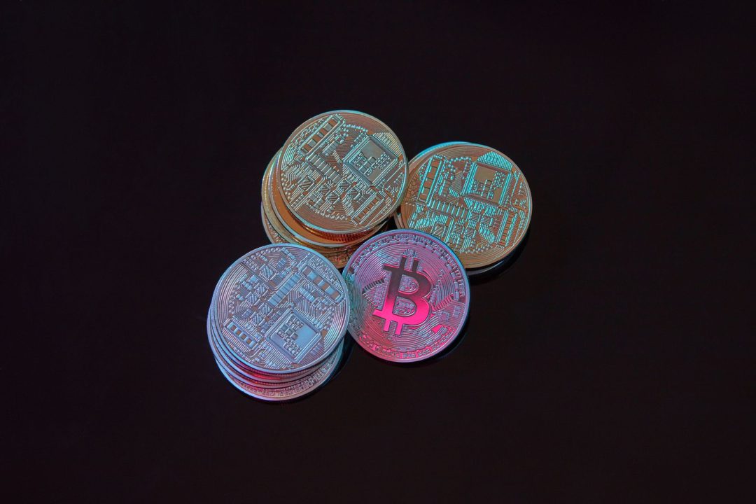 Bitcoin ETFs Lose $463M While Liquid Network Restarts After $320M Hit