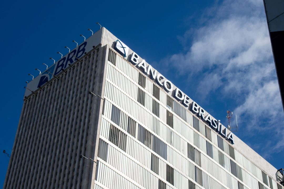 Bank of Korea Warns on AI Chip Leverage in Samsung, SK Hynix Trades