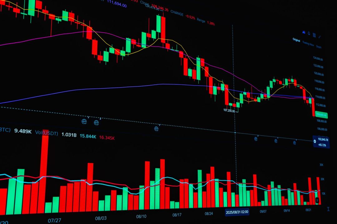BofA Warning Sends Asian Banks Lower, Rattling FX Sentiment