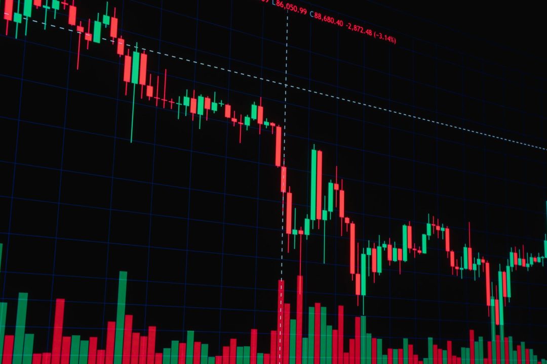 Russia Stocks Finish Lower but MOEX Russia Index Holds Flat